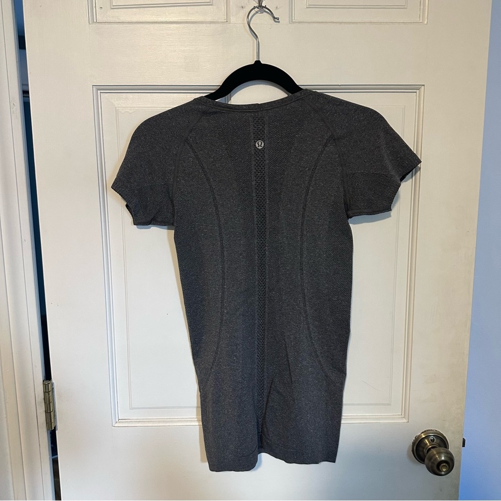 Lululemon Run: Swiftly Tech V Neck Black - Picture 5 of 13